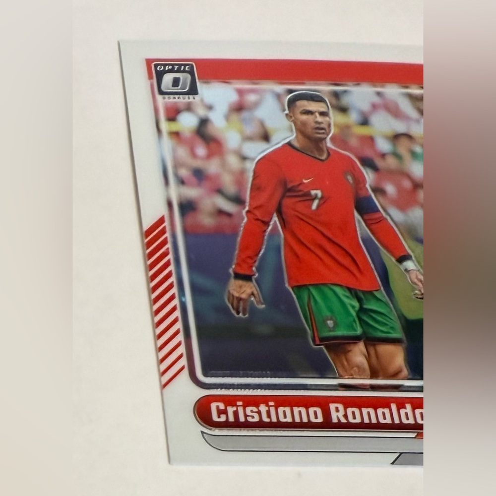 Cristiano Ronaldo 2024/25 Panini- Donruss Soccer FIFA Red and Green Design# 115 - Picture 4 of 8
